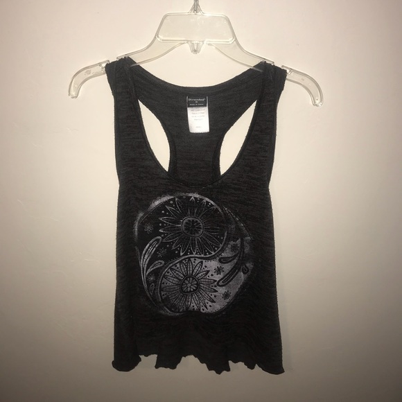 High-Low Graphic Tank Top - Picture 2 of 3